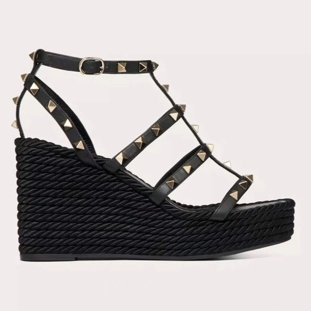 Valentino Garavani Rockstud NWOT ankle strap wedge sandal - Picture 2 of 16